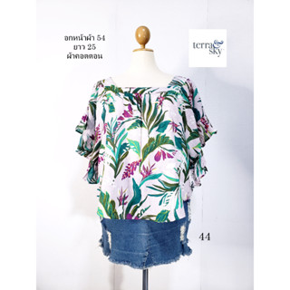 เสื้อมือสอง used เสื้อสาวอวบ อก 54 ยาว 25 เสื้อคอเหลี่ยม แขนสั้นแต่งระบาย สี่ม่วงอ่อนๆ ผ้าดี ใส่สบาย ผ้าคอตตอน ใหม่มาก