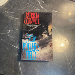 หนังสือ (มือสอง) จากสุสานนิรนาม From Potters Field - Patricia Cornwell / เทพินทร์ วัยโทวิช - สุวิทย์ ขาวปลอด