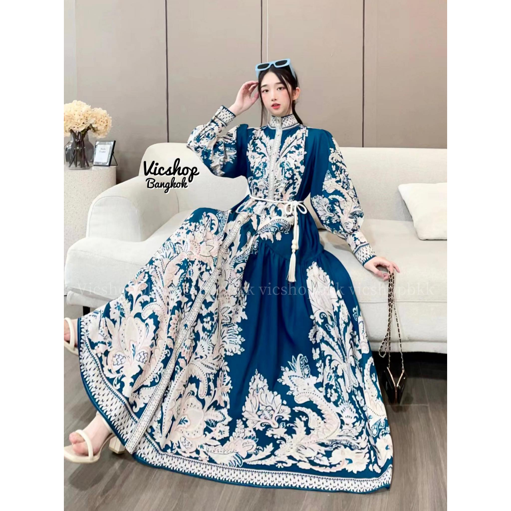 Maxi dress แม็กซี่เดรสยาวไปทะเลไปงาน ผ้าฝ้ายผสมลินินพิมพ์ลาย​​คอปีนพับปกได้แขนยาวทรงบอลลูนติดกระดุ​มหน้าพร้อมเชือกลูกปัด