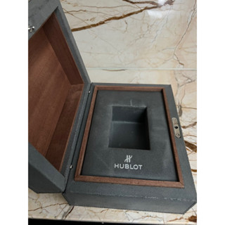 กล่องสำหรับใส่นาฬิกา แบรนด์ Hublot ของแท้ มือ2 พร้อมส่ง