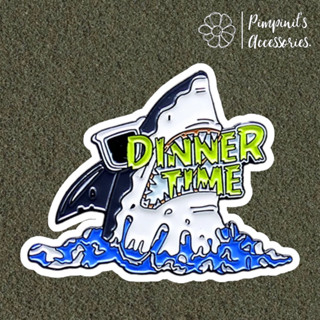 🇹🇭 พร้อมส่ง : 🦈 เข็มกลัดลายฉลาม "DINNER TIME" | "DINNER TIME" Shark Enamel Brooch Pin.