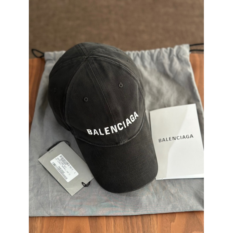 Used Balenciaga cap แท้100%