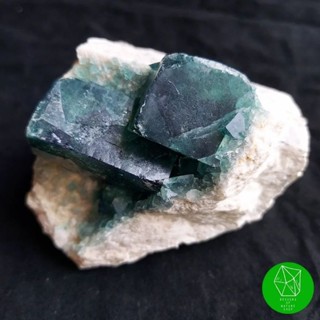 ผลึกฟลูออไรท์สีเขียวอมฟ้าธรรมชาติ(Green Cubic Fluorite Cluster)​