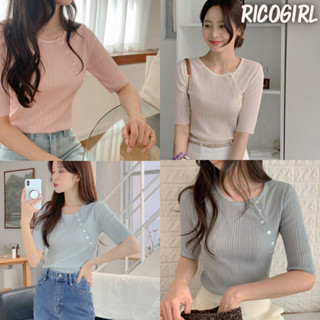 【RicoGirl】 *พร้อมส่ง*  เสื้อแขนสั้นคอกลม แต่งกระดุมเฉียง #8809 เสื้อผ้า เสื้อ เสื้อไหมพรม เสื้อแฟชั่น เสื้ิอผู้หญิง