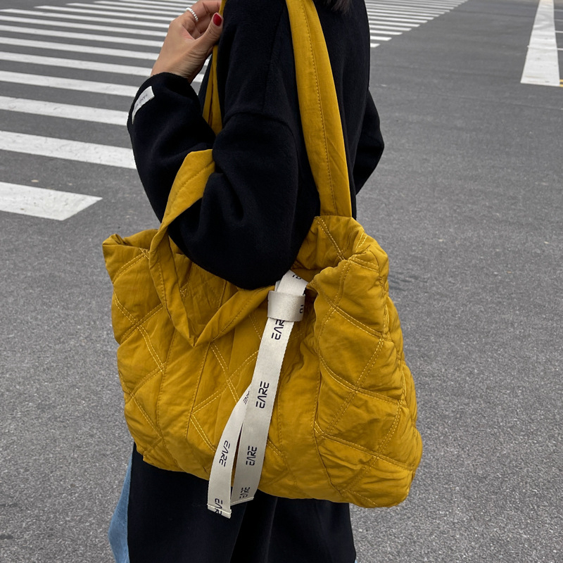Mousoon กระเป๋าโท้ทผู้หญิงความจุขนาดใหญ่ Simple Travel Rhombus Cotton Shoulder Tote Bag