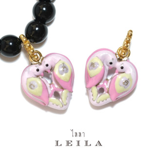 Leila Amulets สาลิกาคู่ Baby Leila Collection หัวชมพู ปีกเหลือง ห่วงห้อย (พร้อมกำไลหินฟรีตามรูป)