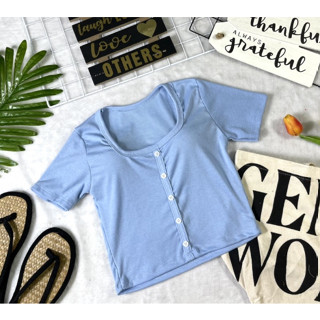 เสื้อครอป แขนสั้น แต่งกระดุมหน้า