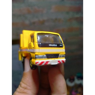 โมเดลรถเหล็ก Tomica ISUZU ELF NO.83 S=1/68 2001