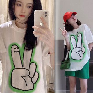 พร้อมส่ง เสื้อยืดผู้หญิงน่ารักๆ oversize เสื้อผ้าแฟชั่นเกาหลี เสื้อโอเวอร์ไซส์ผู้หญิง ลายวินเทจไซส์ใหญ่ สีขาว ใส่สบาย