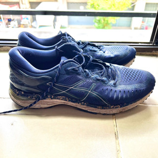 รองเท้าผ้าใบ รองเท้าวิ่ง ยี่ห้อASICS size 10.5us 10uk มือสอง