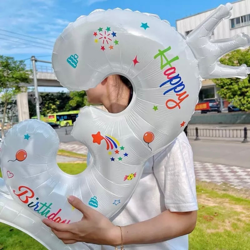 ✨ ลูกโป่งฟอยด์ตัวเลข+สกรีนลายในตัว มีฐาน สีขาว ขนาด 32”✨  ตัวเลขสีขาวสกรีนลายในตัว เป่าง่าย จัดวางง่าย น่ารักเลยค่ะ