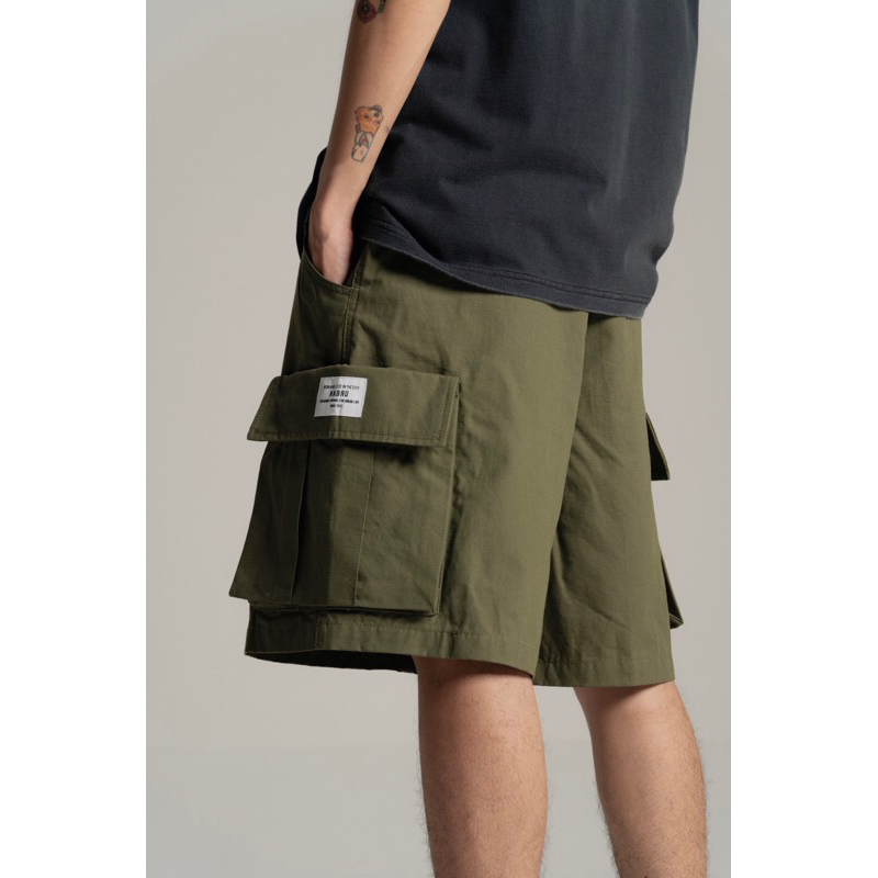 กางเกงคาร์โก้ ขาสั้น NABRU : URBAN 8-Pocket Cargo shorts สีเขียวโอลีฟ ขากว้าง