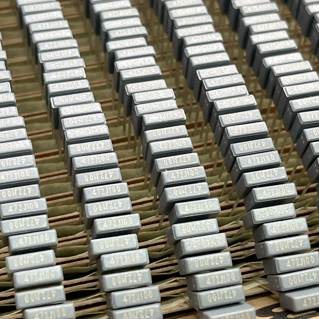 [จำนวน 100ตัว] C. Poly โพลี 100v ค่า 472 472J100  ตัวสีเทา