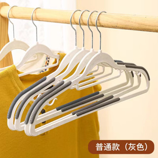 ไม้แขวนเสื้อพลาสติก ขนาด41.ซม.ราคา10ชิ้น มี2สี หัวตะขอสีทอง
