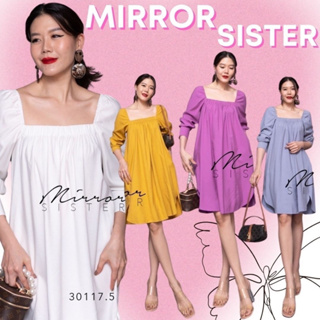 🔖ป้าย Mirrorsister 30117.5 เดรสคอเหลี่ยมช่วงคอแต่งสม็อค สีพื้นคลาสสิค มีกระเป๋า2ข้างลำตัว ชายเดรสผ่าเว้าโค้ง