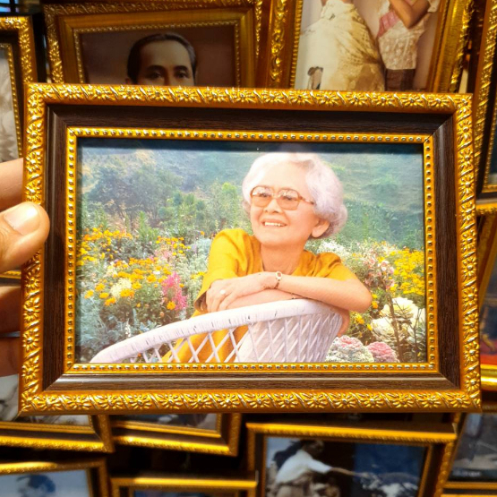 กรอบรูป สมเด็จย่า ขนาด13x19 ซม.