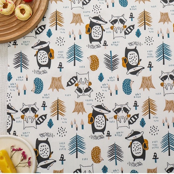 ผ้าคอตตอน 100% ทอทวิล หน้ากว้าง1.6 เมตร ตัดขายเป็นเมตร พิมพ์ลายดอกไม้