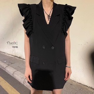เสื้อสูทแขนกุดขลิบระบายแขน