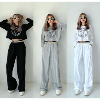 New Collection !!!!  Crop Hood Set  เซทเสื้อครอปแขนยาว มีฮู้ดพร้อมเชือกรูด สกรีนกลางอก เข้าชุดกับกางเกงขายาวกระบอก