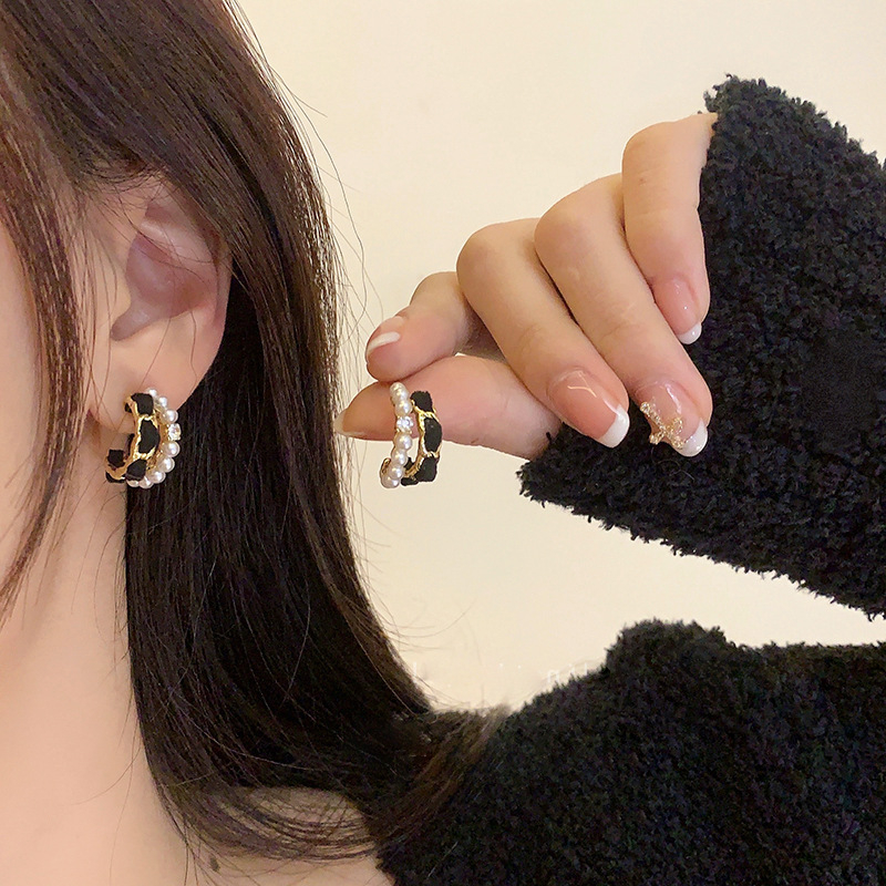 [พร้อมส่งจากไทย] ต่างหูสตั๊ดมุกโลหะวินเทจ ต่างหูแฟชั่นผู้หญิง ต่างหูเข็มเงิน 925 รักต่างหู อุปกรณ์เสริมที่เรียบง่าย