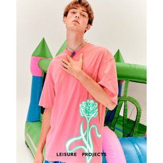 (LEISURE PROJECTS)  "CARNATION" OVERSIZE T-SHIRT เสื้อยืดเเขนสั้นทรง oversize พิมพ์ลายกราฟฟิค รูปดอกคาเนชั่น