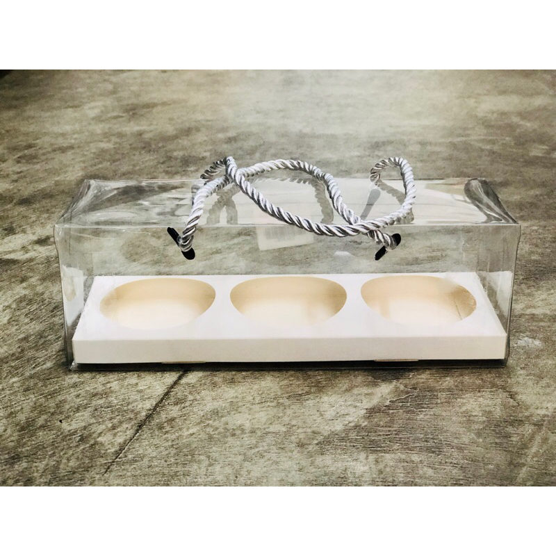 กล่องพลาสติกใส ฐานเจาะกลม 3รู สีขาว (5ชิ้น) ขนาด22.5 x8x สูง 8 ซม. / เส้นผ่าศูนย์กลางรู 6.5 ซม.