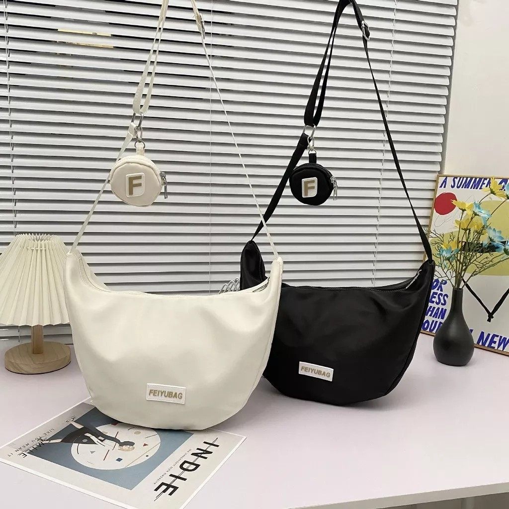 tokyosellected(T1871) กระเป๋าสะพายข้างFEIYUE ผ้าไนล่อน (แถมที่ห้อยใส่เหรียญ)