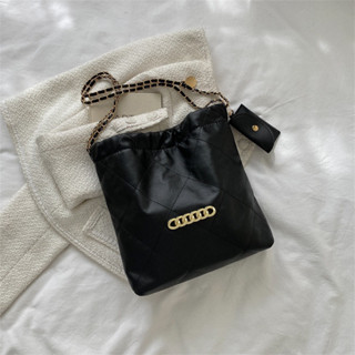 โปรวันเเมร❌ลดราคา❌พร้อมส่งจากไทย👜กระเป๋าแฟชั่นกำลังฮิต สายโซ่สะพายข้าง ทรงไฮโซ หนังนิ่ม จุของได้เยอะ ใส่ไอแพดได้