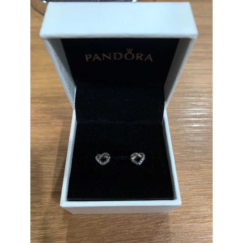 ต่างหู Pandora Knotted Heart Stud Earrings [มือสอง]