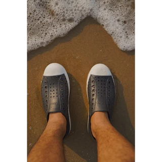 Native รองเท้ากันน้ำผู้ใหญ่ EVA รุ่น Jefferson Jiffy Black/Shell White (AM)