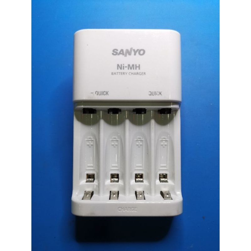 เครื่องชาร์จถ่าน AA/AAA Sanyo NC-MQR06W Quick Charger 2hr.