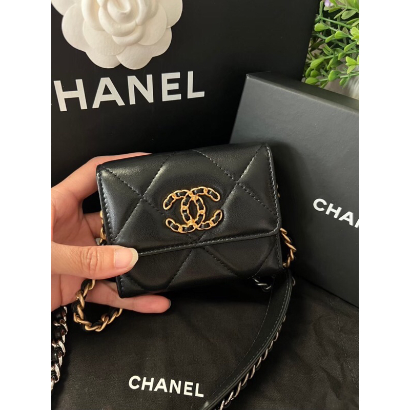 New Chanel19 Flap Cradholder Purse with Chain in Black