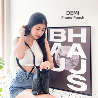 DEMI [เดมิ] - Phone Pouch - Black Jet กระเป๋าใบเล็กสะพายข้าง หนังแท้ทั้งใบ อะไหล่สีทอง