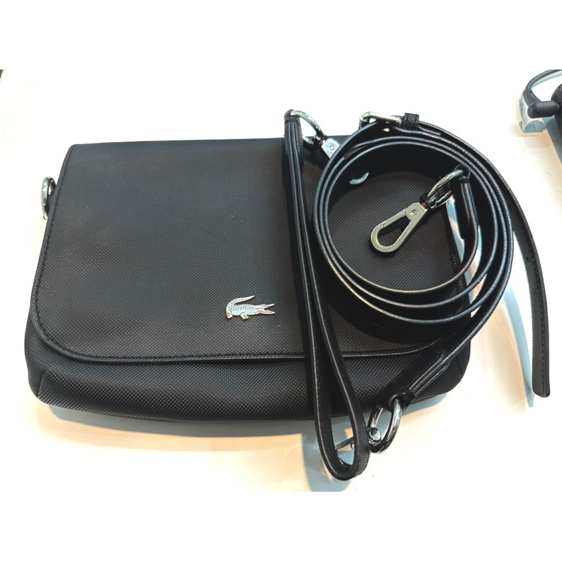 กระเป๋าสะพายข้าง lacoste สีดำของแท้ มือสอง