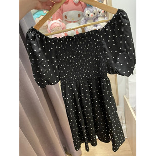 ส่งต่อ Stylist shop เดรสปาดไหล่ลายจุดสีดำไปคาเฟ่💗(used once)