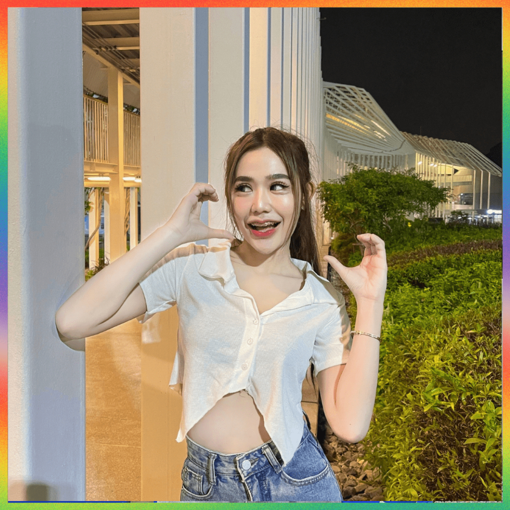 MesubShop ครอปแขนสั้น ชายแหลม ผ้าร่อง เสื้อแขนสั้น ดีเทลช่วงปลายแหลม เสื้อสายเหลี่ยม ทรงสวย รุ่น เชิ้ตโบนัส