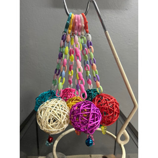 ของเล่นนกลูกบอลหวายพร้อมโซ่ให้นกปีนป่าย