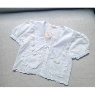 เสื้อคอปกสีขาว ลายฉลุ น่ารักไฮโซมาก ป้ายTeeda