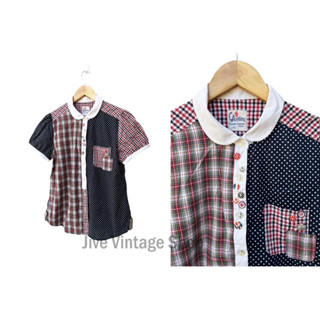 เสื้อญี่ปุ่นมือสอง zakka style ผู้หญิง เป็นงาน patchwork แขนสั้น แต่งดเวยกระดุมหลากหลายแบบ ลายตารางผสมกับลายจุด  สภาพดี