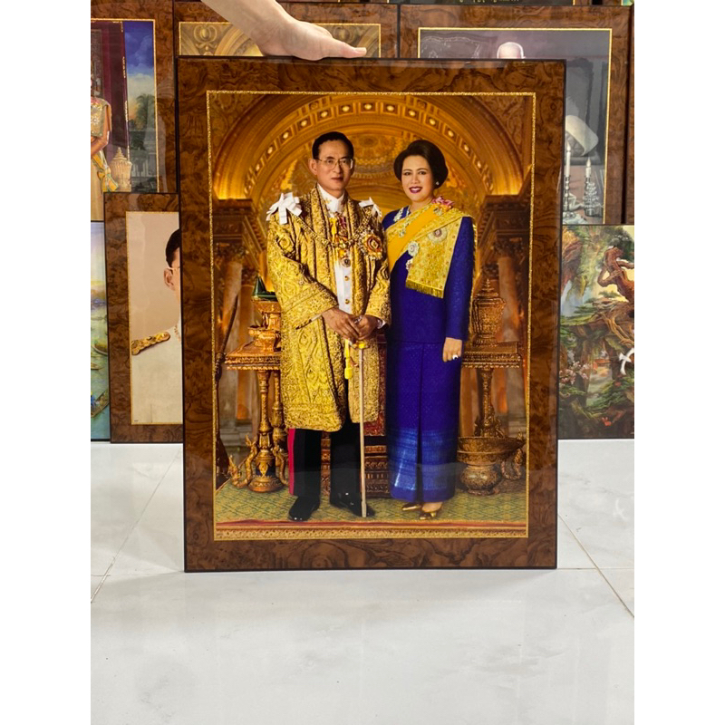 กรอบรูปวิทยาศาสตร์ รูปในหลวงร.9 คู่น้ำเงิน 18x24นิ้ว รูปพร้อมกรอบ