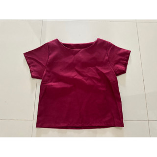 เสื้อสีแดง size m คะ
