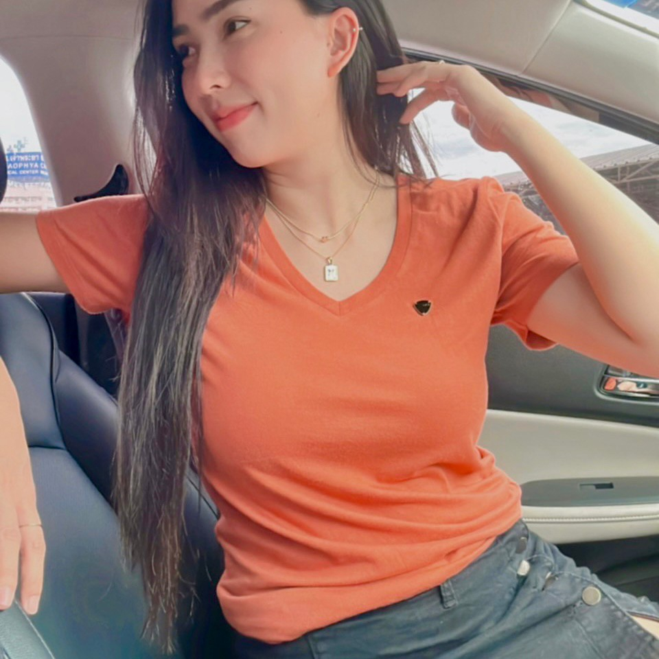 CPS Symbolic เสื้อยืดสตรีคอวี ยืดเข้ารูปสวยๆ แบรนด์ในเครือ  CPS-CHAPS ถูกกว่าช้อปกว่า 50-70% ของแท้💯
