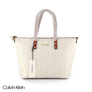 Calvin Klein กระเป๋าถือ+สะพายข้างหนังเรียบ สายยาว สกรีนอักษรCKสีIvory ของแท้100% New!