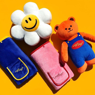 (ดอกไม้พร้อมส่ง / หมีรอ10วัน) ของแท้100% Wigglewiggle Pillow+Blanket Set :: หมอน+ผ้าห่ม ผ้าห่มเก็บในหมอน นุ่มมาก
