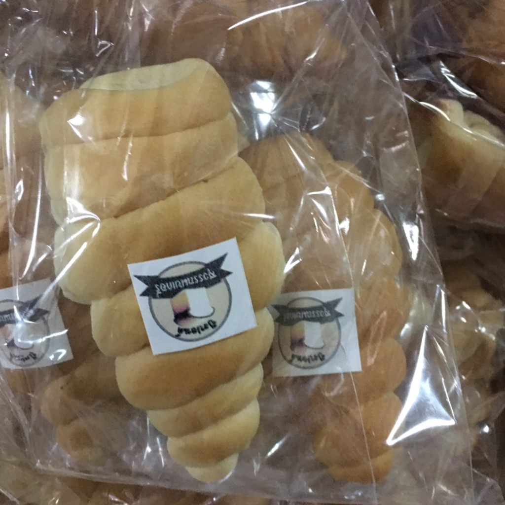 ขนมปังก้นหอย ขนมก้นหอยไส้ครีม ขนมปังก้นหอยโบราณ ขนมปังนิ่มใส่ครีม สด อร่อย ยกถุง 10ชิ้น