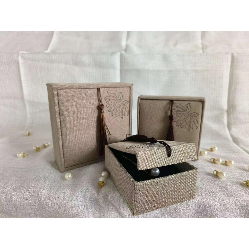 PK กล่องของขวัญ กล่องใส่แหวน กล่องใส่เครื่องประดับ (สินค้าพร้อมส่ง)