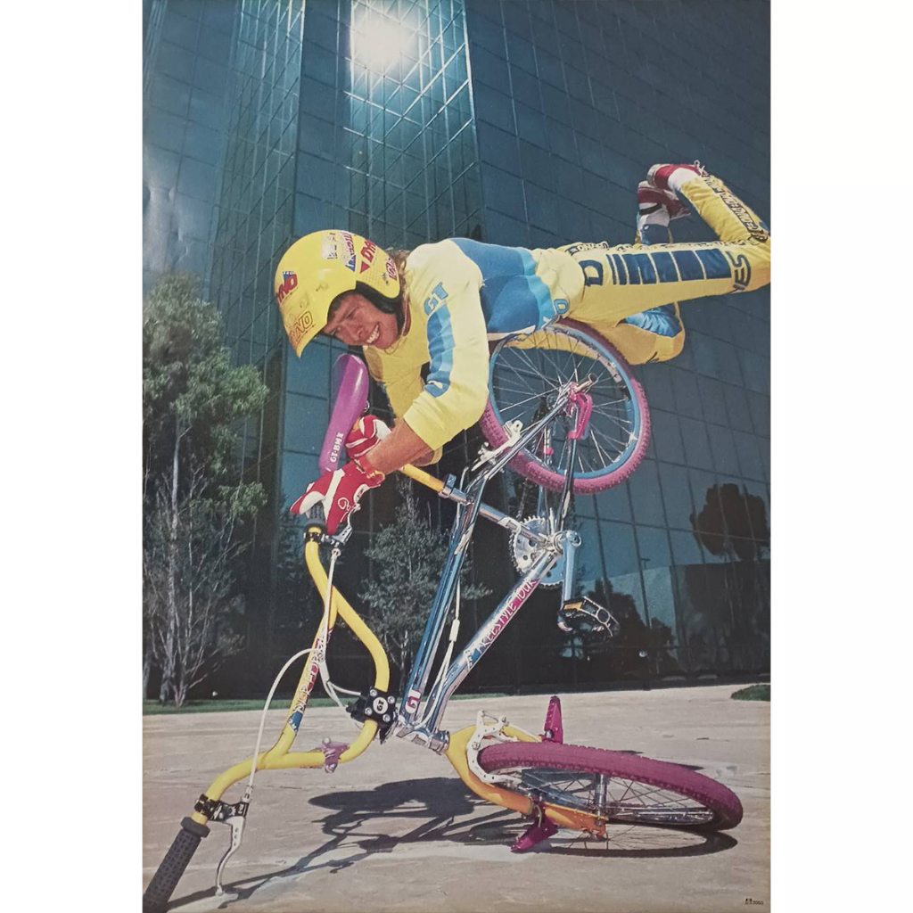 โปสเตอร์ รุ่นเก่า จักรยาน Bicycle BMX GT เล่นท่า ผาดโผน รูปภาพ หายาก ติดผนัง สวยๆ poster 30x20.5นิ้ว(76x52ซม. โดยประมาณ)