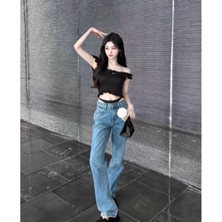 กางเกงยีนส์ขายาว เอวสูง ขากระบอก ดีไซส์เว้าเอว สไตล์รุ่นใหม่