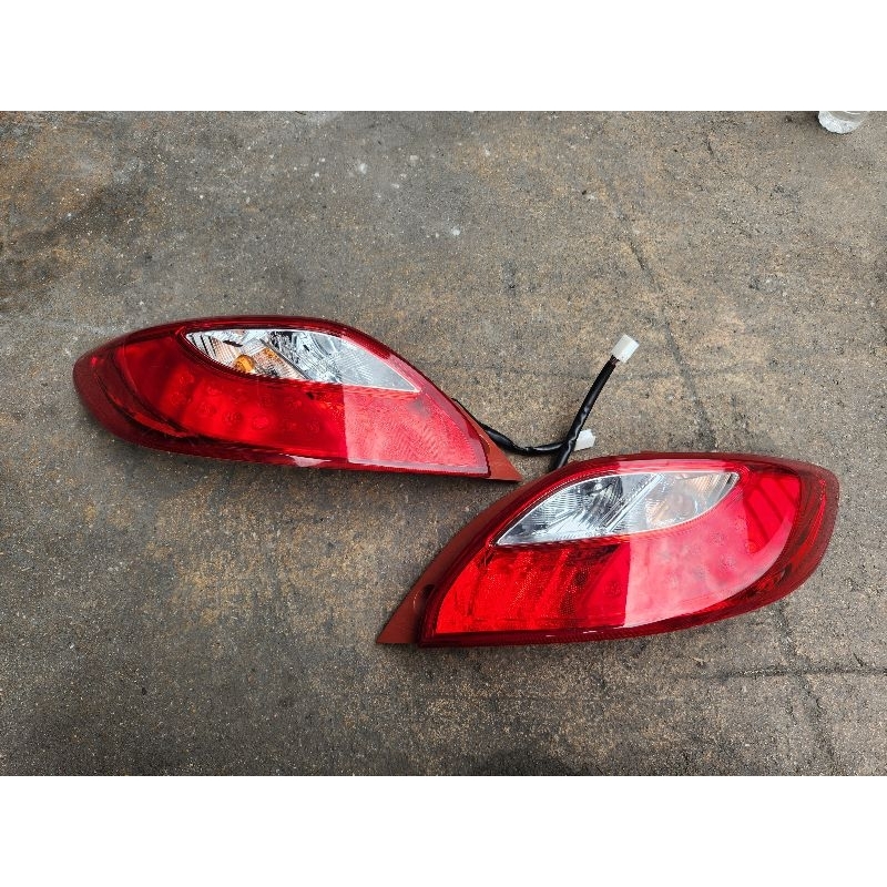 ไฟท้าย Mazda2 - 5 ประตู Demio