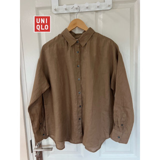 UNIQLO x Linen x L สีน้ำตาลสวย เนื้อผ้าใหม่กริบ แต่มีตำหนิ ผ้าเป้นรูเยอะ อก 40 ยาว 26 Code: 889(6)